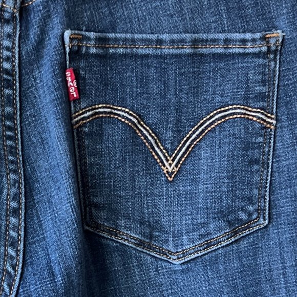 Gently Worn, but Lovingly Cared For, Women's Levi's Classic Bootcut Jeans - Picture 13 of 15